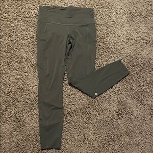 High-Waisted Olive Lulu Leggings with pockets! 🫒